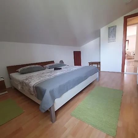 Bougenville Apartment Kampor