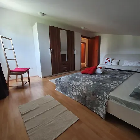 Bougenville Apartment Kampor